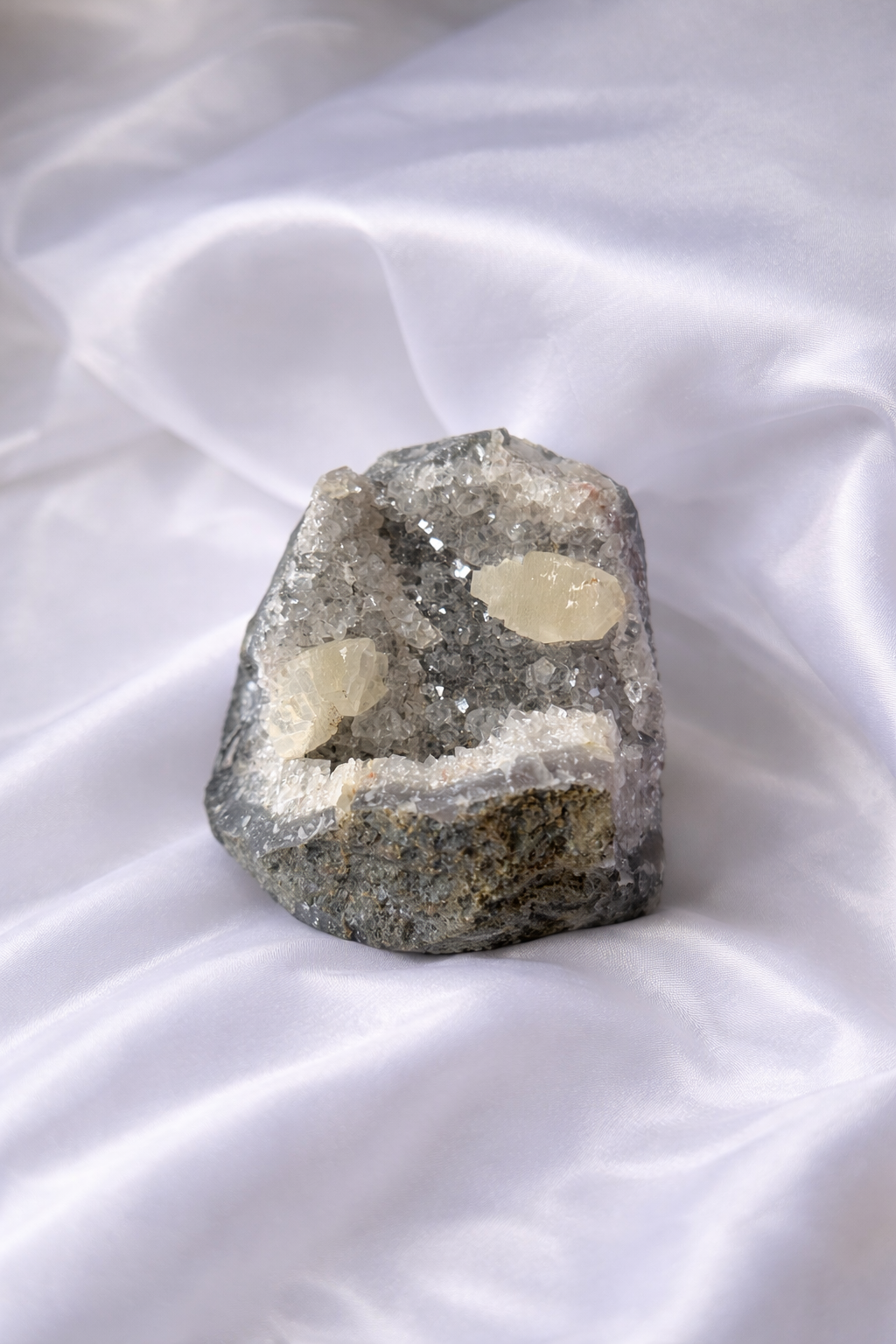 Amethyst x calcite geode
