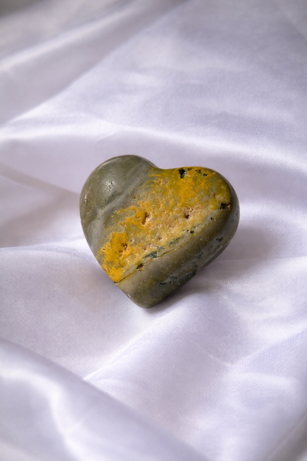 Bumblebee jasper heart
